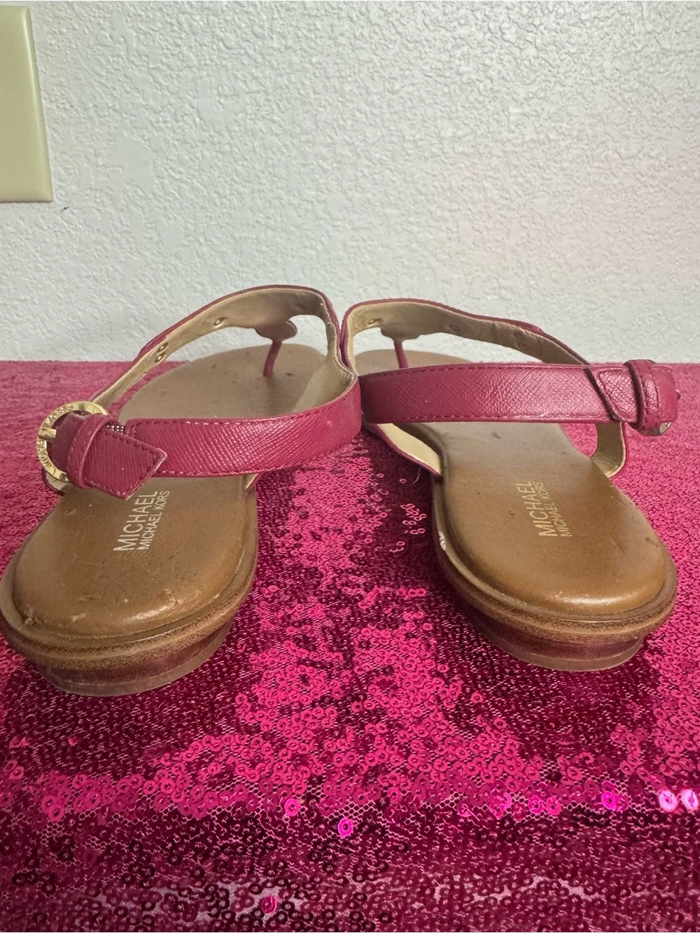 MICHAEL KORS 🌟 Maroon Leather T-Strap Thong Sandal, Gold Plaque (Women’s 8)